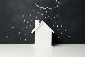 Comment la pluie peut révéler les secrets d'une maison : ce qu’il faut observer lors d’une visite