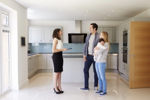 The Ways in Which a Broker Can Help You Negotiate Invisibles Costs When Purchasing a Home